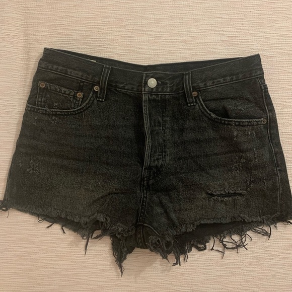 Levi’s 501 Shorts - Picture 2 of 4